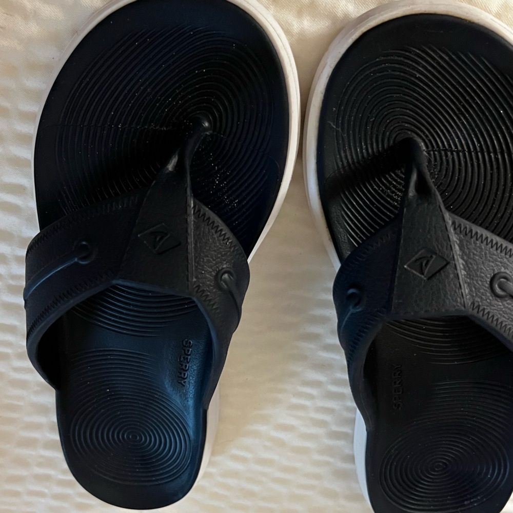 Sperry Navy Flip Flops, boating sandals white soles. 7.5-8 only worn indoors 2x